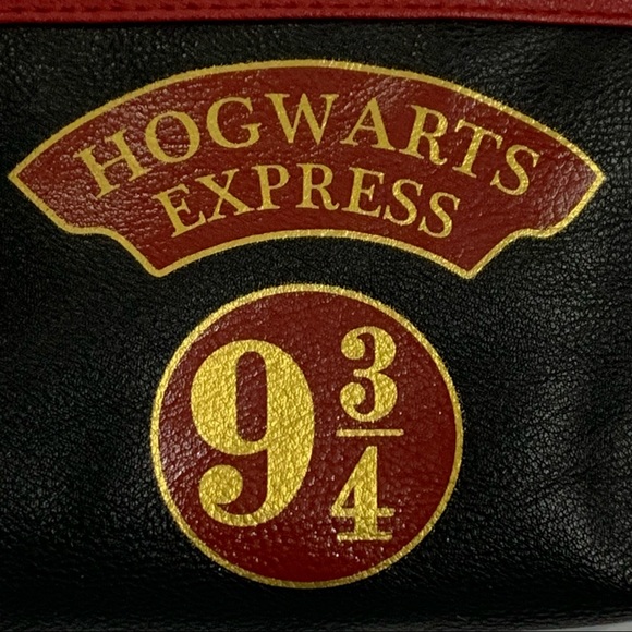 HARRY POTTER HOGWARTS PLATFORM 9 3/4 MAKEUP BAG! - Picture 9 of 11